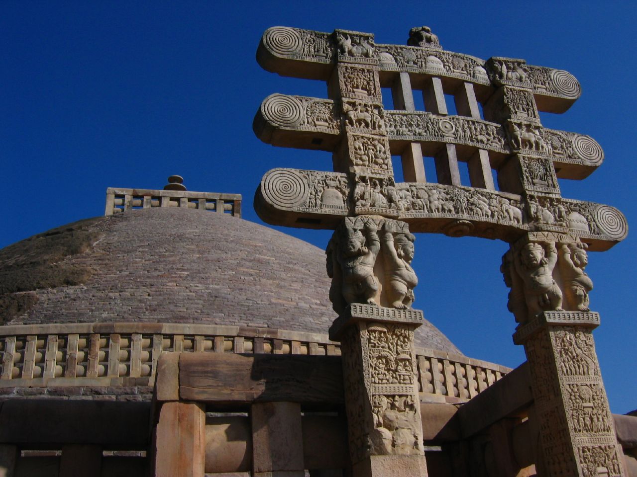 The Sanchi Stupa’s Torana gateway and dome showcase ancient Indian artistry and Buddhist monument design.