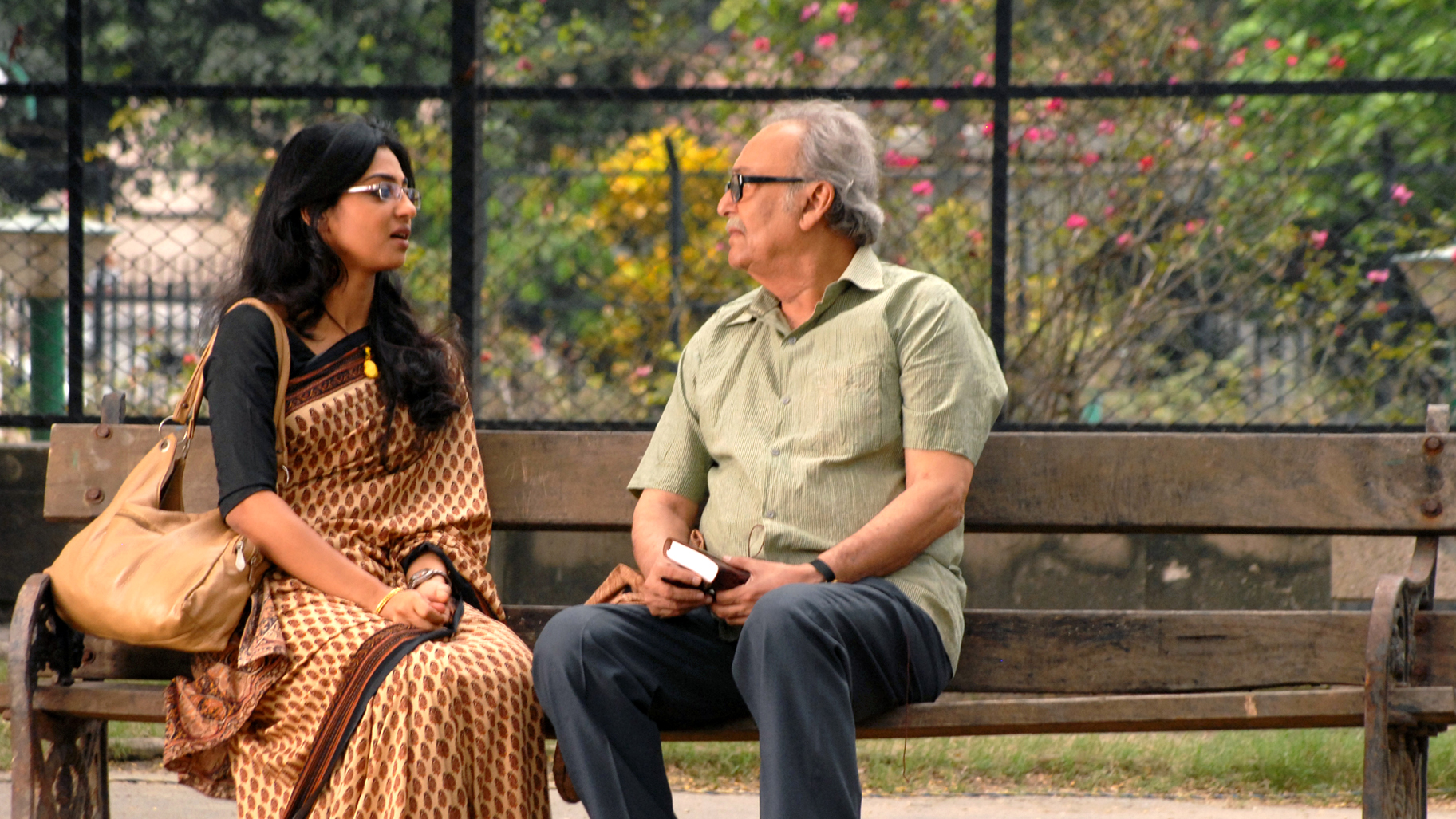 Rupkatha Noy | The India Soumitra Chatterjee and Radhika Apte share a scene in the Bengali film Rupkatha Noy, showcasing Indian cinema.